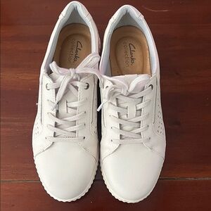 Clarks Women's Cream Lace-Up Sneakers